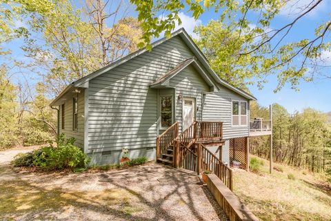 16 Oakview Lane sold home in Piney Mountain, Saluda, NC