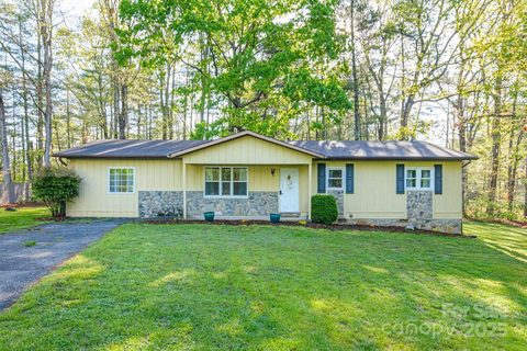 16 Stoney Nob Drive sold home in Woodland Trace, Hendersonville, NC