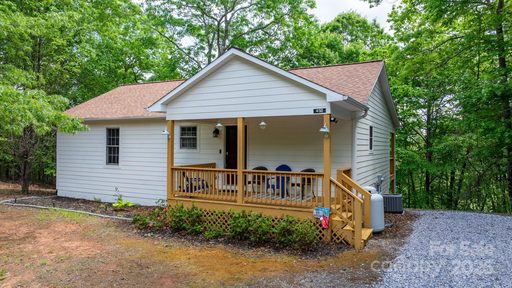 450 West Lake Road sold home in Lakewood, Marion, NC