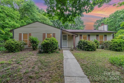 6443 Round Hill Road sold home in New Stonehaven, Charlotte, NC