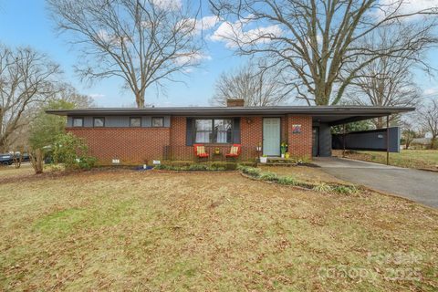 401 Clover Lane sold home in Meadowbrook Acres, Newton, NC