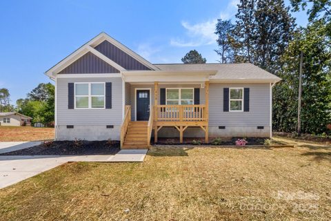 438 Forest Lake Road sold home in Forest Lake Acres, Forest City, NC