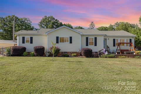 106 Rainbow Street sold home in Edgewood Hills, Concord, NC