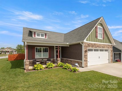 2 Montaugue Street sold home in Hyde Park, Arden, NC