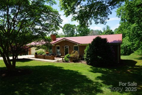 1933 Woodridge Drive sold home in Woodridge, Hickory, NC