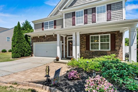 142 Wellshire Street sold home in Oaks On Main, Mooresville, NC