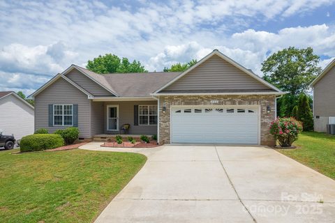 206 Pine Meadow Street sold home in Pine Meadows, Hickory, NC