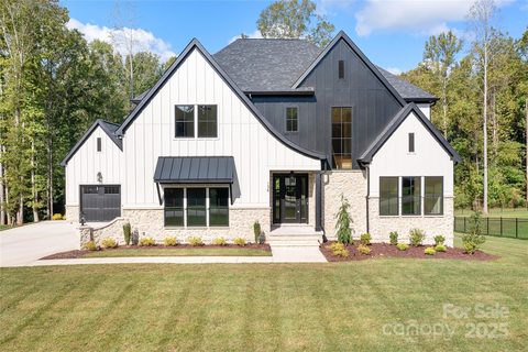 136 Castleview Lane sold home in Davidson Downes, Mooresville, NC