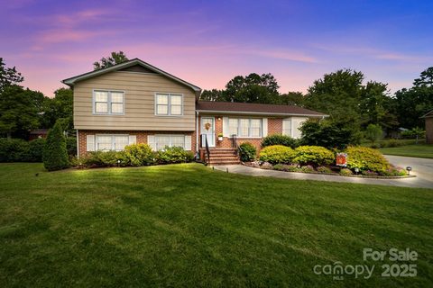206 Cedarwood Drive sold home in Westcliffe, Salisbury, NC