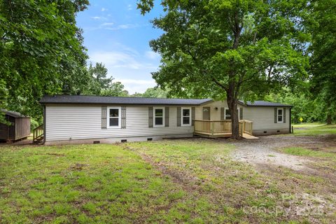 925 Crestland Drive sold home in Bowling Green Estates, Clover, SC
