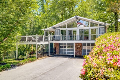 2044 Glenheath Drive sold home in Heatherwood, Hendersonville, NC