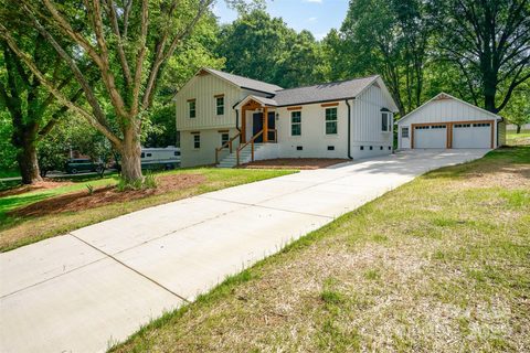 437 Chadmore Drive sold home in Olde Heritage, Charlotte, NC