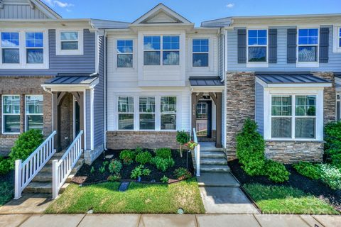 110 Synandra Drive sold townhome in Waterlynn Grove, Mooresville, NC