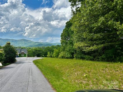 28 Lauren Lane 19 sold home in Lindon Cove Crossing, Candler, NC