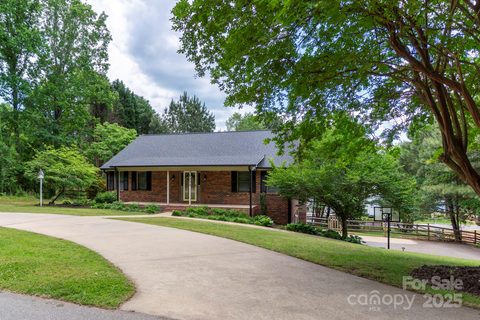 8024 Bradford Lane sold home in Governors Landing, Denver, NC