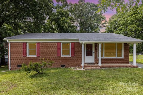 4915 Galax Drive sold home in Bingham Park, Charlotte, NC
