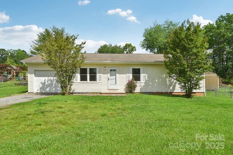 1181 Runway Drive sold home in Barker Heights, Hendersonville, NC