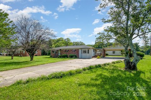 319 Glenhaven Drive sold home in Todd Park, Charlotte, NC