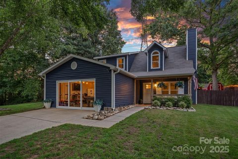8007 Maxwelton Drive sold home in Glenfurness, Huntersville, NC