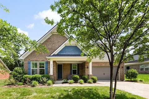 8840 Mullis Forest Court sold home in Olde Stonegate, Mint Hill, NC