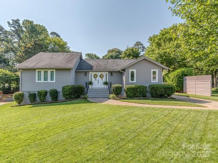 214 Wilcrest Drive sold home in Country Place, Matthews, NC