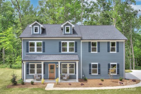1025 Harrogate Drive sold home in Bennington Estates, Bessemer City, NC