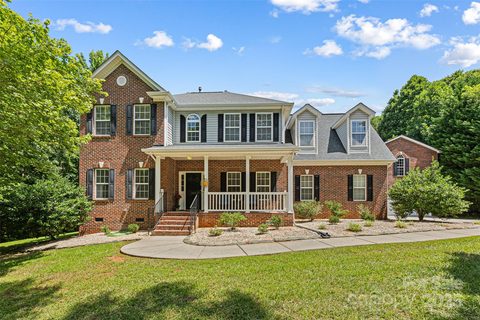 220 Glenville Drive sold home in Lynnwood Farms, Fort Mill, SC
