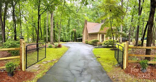 3214 Tilley Morris Road sold home in Hearthstone, Matthews, NC