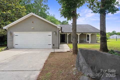 3807 Sweetgrass Lane sold home in Cedar Woods, Charlotte, NC
