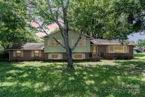 4250 N Center Street sold home in Holly Hills, Hickory, NC