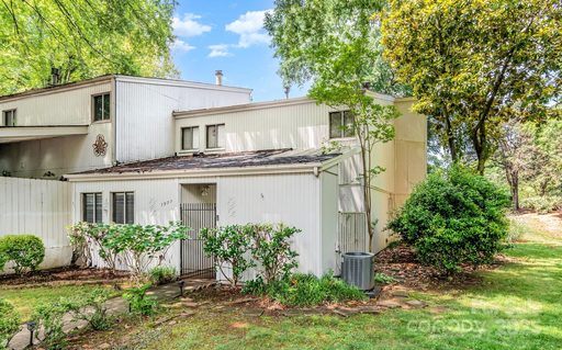 7900 Horse Chestnut Lane pending home in Raintree, Charlotte, NC