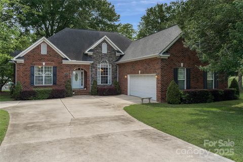 18118 Pompano Place sold home in Point Largo, Cornelius, NC