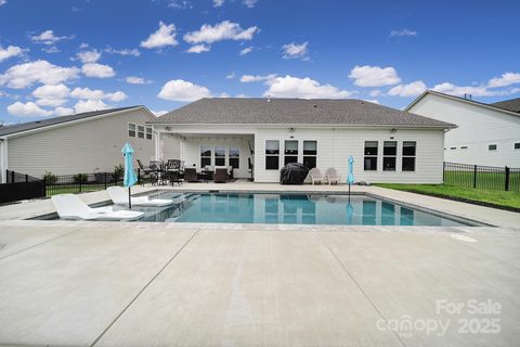 3255 Split Rail Lane