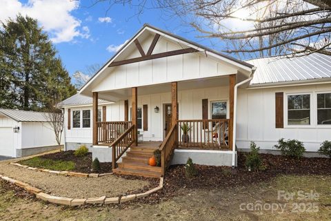 227 Ashmore Avenue active home in Druid Hills, Hendersonville, NC