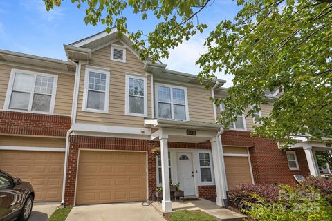 15432 Coventry Court Lane sold home in Coventry Court Townhomes, Charlotte, NC