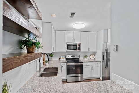 3308 Selwyn Farms Lane sold home in Hunters Run, Charlotte, NC