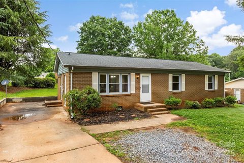 1606 Northwoods Drive sold home in Northwoods, Kings Mountain, NC