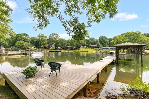 7232 Executive Circle sold home in Lake Shore, Denver, NC