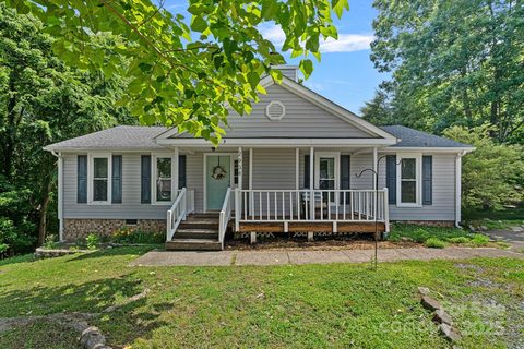 2934 Drakes Crossing Drive sold home in Mallard Crossing, Charlotte, NC