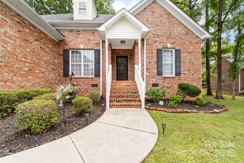 212 Victoria Circle sold home in Ole Eastpointe, York, SC