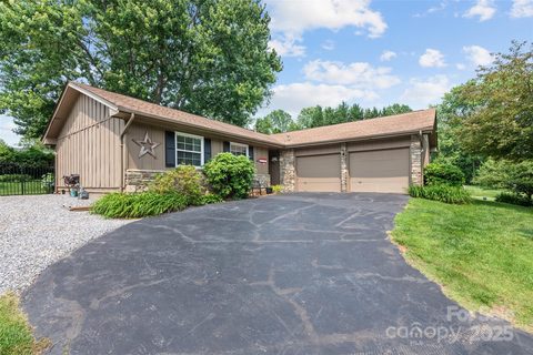 16 Fieldstone Court sold home in Glen Meadows, Arden, NC