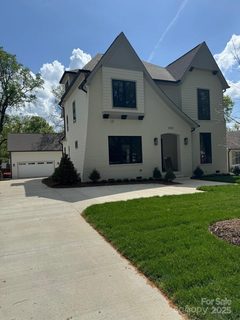 1220 Yale Place