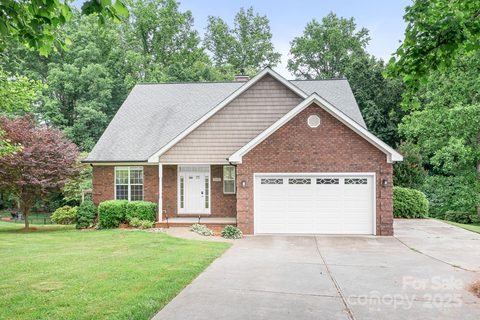 2695 Queens Drive sold home in Lincoln Forest, Lincolnton, NC