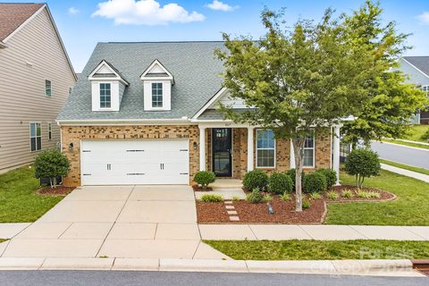 867 Pecan Tree Lane sold home in Oakland Pointe, Fort Mill, SC