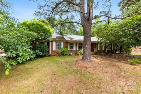7501 Glencannon Drive sold home in Lake Forest, Charlotte, NC