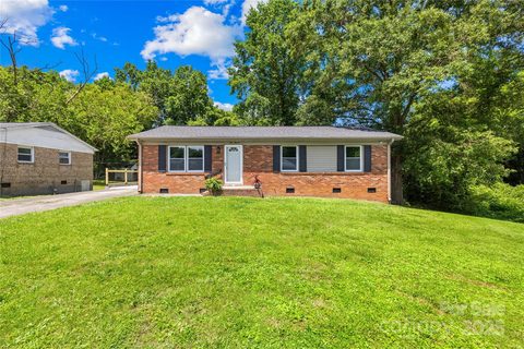 911 Briarwood Drive sold home in Briarwood, Dallas, NC