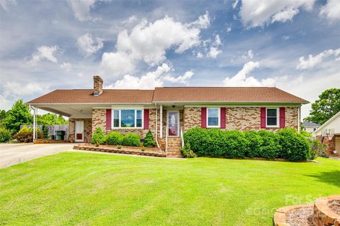 3903 Graywood Drive sold home in Laurel Woods, Gastonia, NC