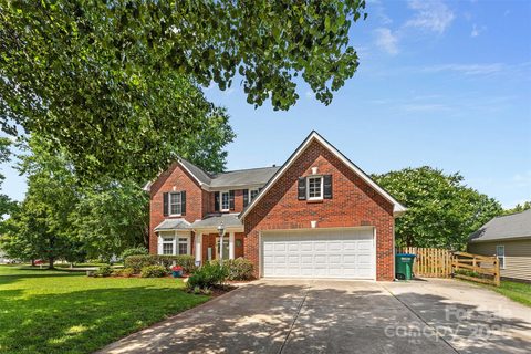 1624 Moonstone Drive sold home in Thornblade, Matthews, NC