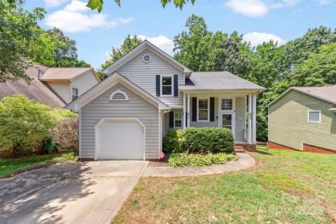7425 Hubbard Woods Road sold home in Hubbard Woods, Charlotte, NC