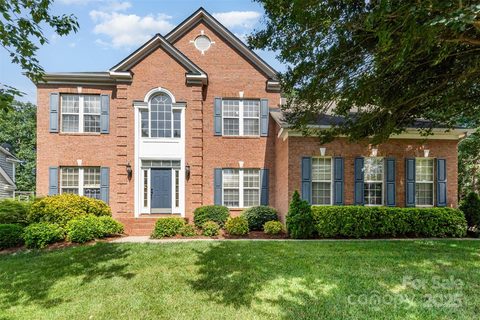 1002 Hollyhedge Lane